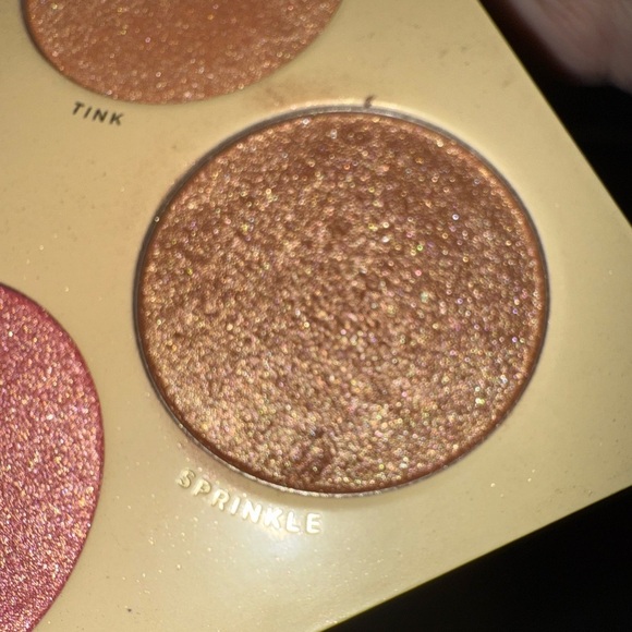 Lunar Beauty Moonshroom Highlighter Palette.
New - Picture 6 of 13